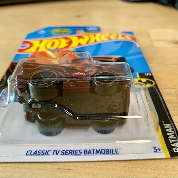 MATTEL HOT Wheels 2023 Tooned 66’ Classic Batmobile NWT - Picture 4 of 9